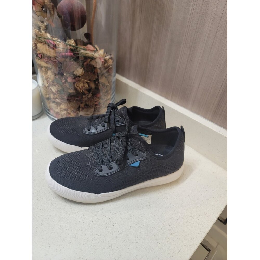 Vessi Weekend waterproof casual sneakers, size 8, black - Picture 2 of 9